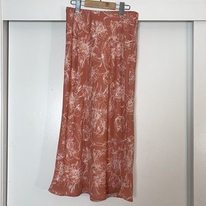 Skirt in size small by Gilli.